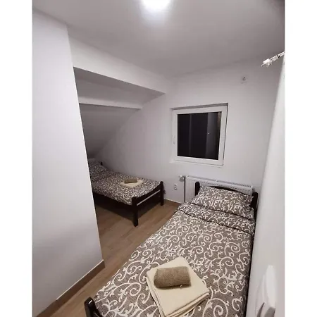 Hostel Maja 2 Ζρένιανιν